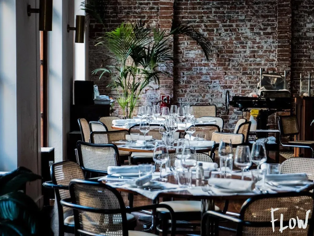 Flow Restaurant & Bar restaurant in Porto