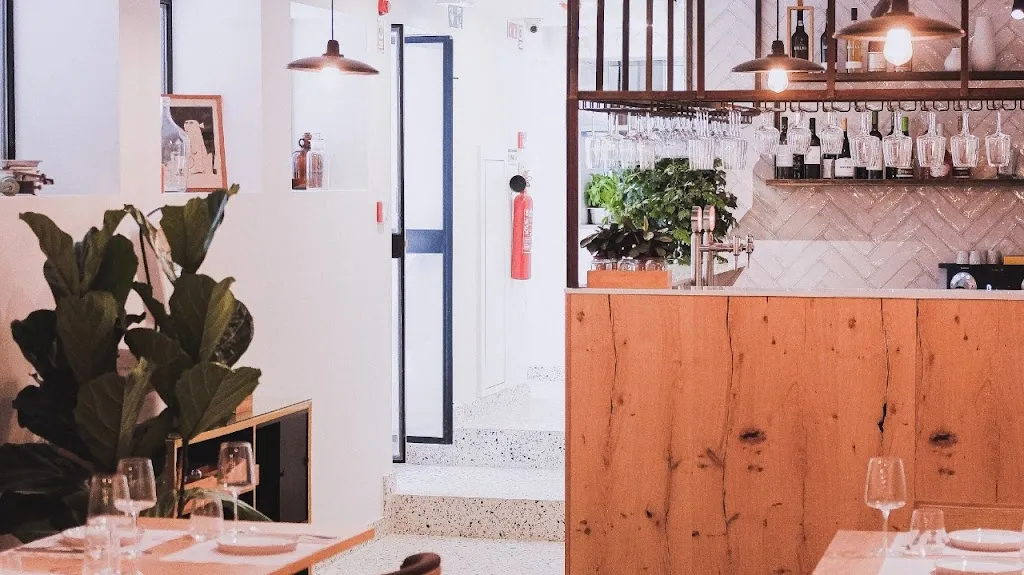 Gruta restaurant in Porto