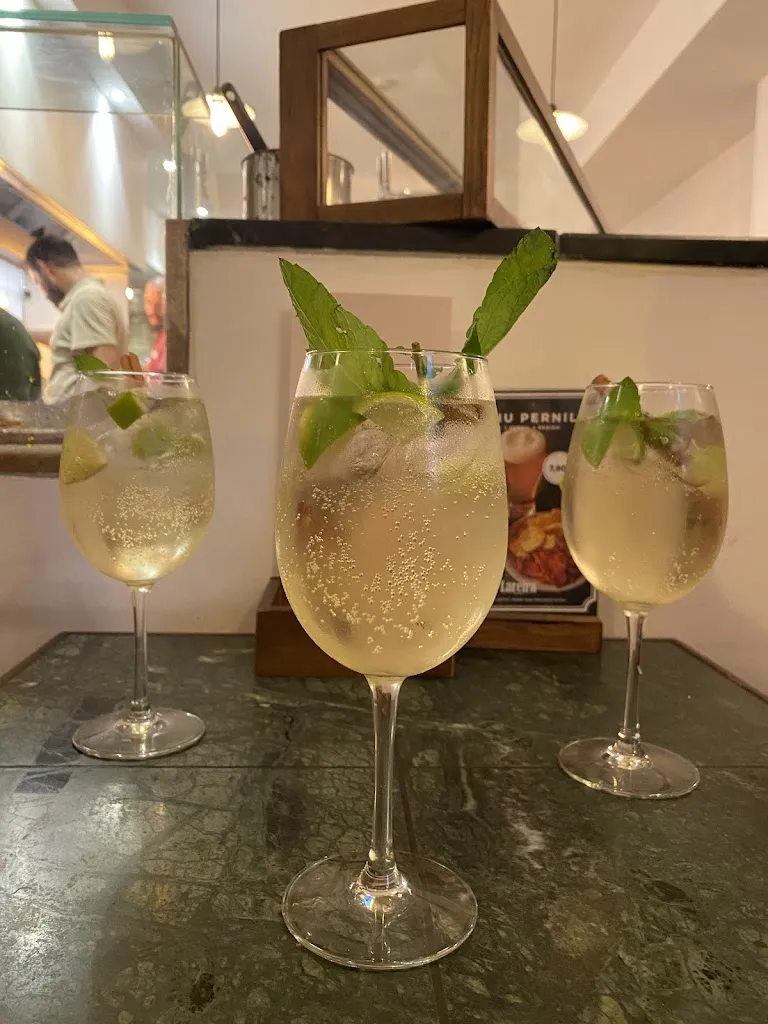 Emerson_Lareira - Baixa_Porto_review