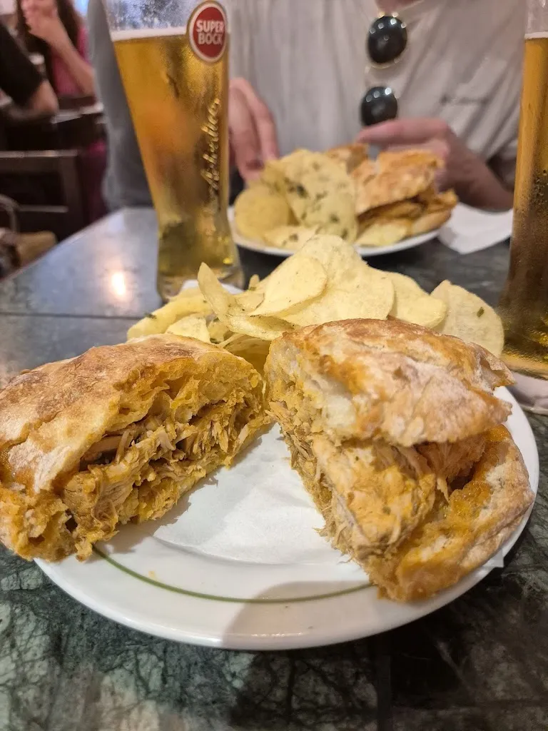 Emily C-M_Lareira - Baixa_Porto_review