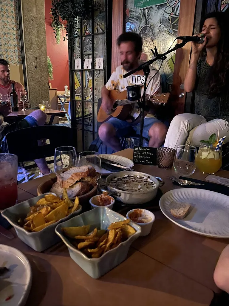 deirdre whelan_Rua Tapas & Music Bar_Porto_recensione
