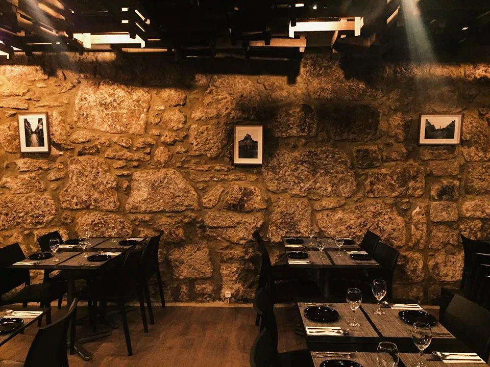 ENCAIXADOS restaurant in Porto