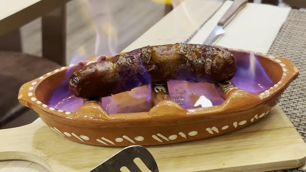 mike mao_Vaccarum Francesinhas & Tapas - Sá da Bandeira_Porto_review