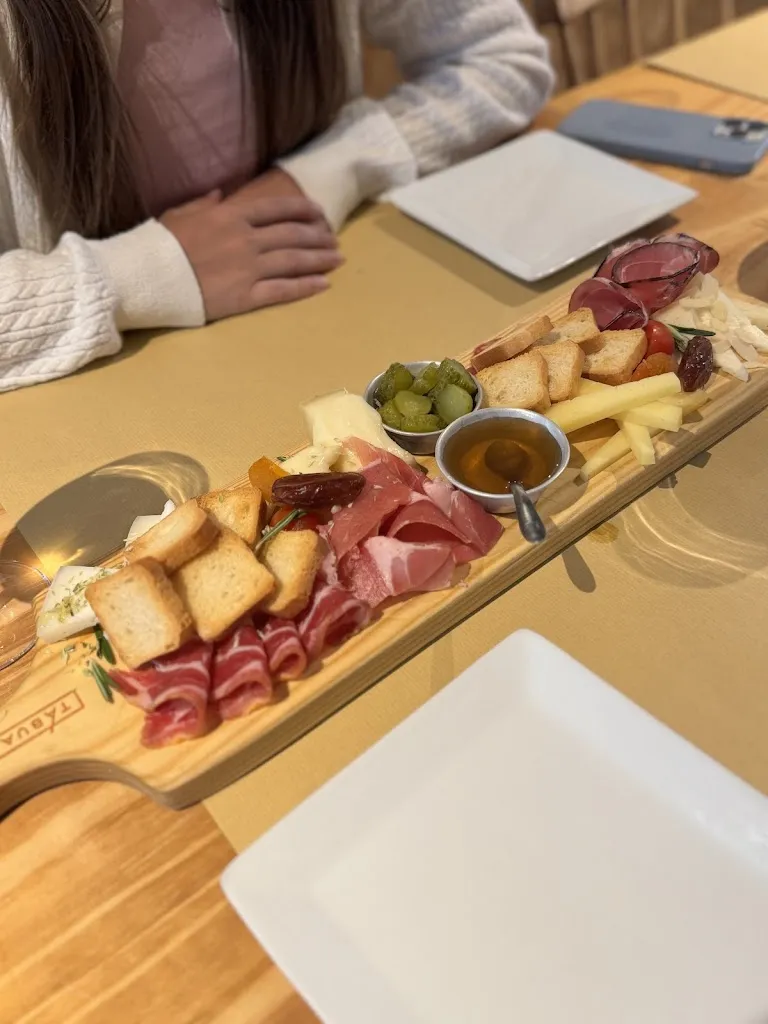 Nicolas Tabcharani_Tábua Rasa_Porto_review