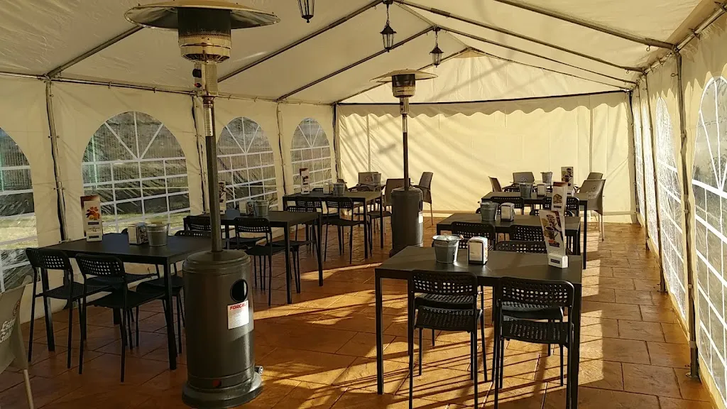 La escuela de Santa Croya restaurant in Santa Croya de Tera