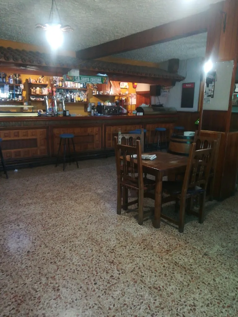 BAR ANMARA restaurant in Santa Cristina de la Polvorosa