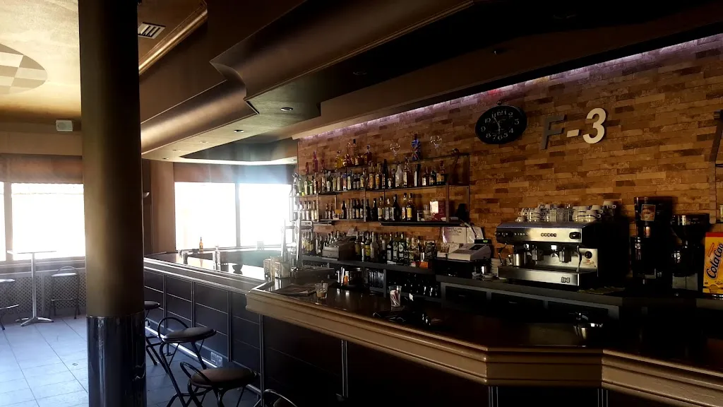 Bar F 3 restaurant in Santa Cristina de la Polvorosa