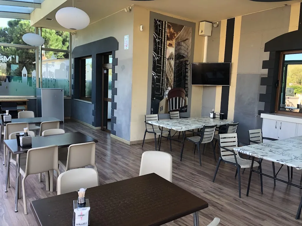 Arturo Vieiros_Maral Café Bar_Santa María de la Vega_review