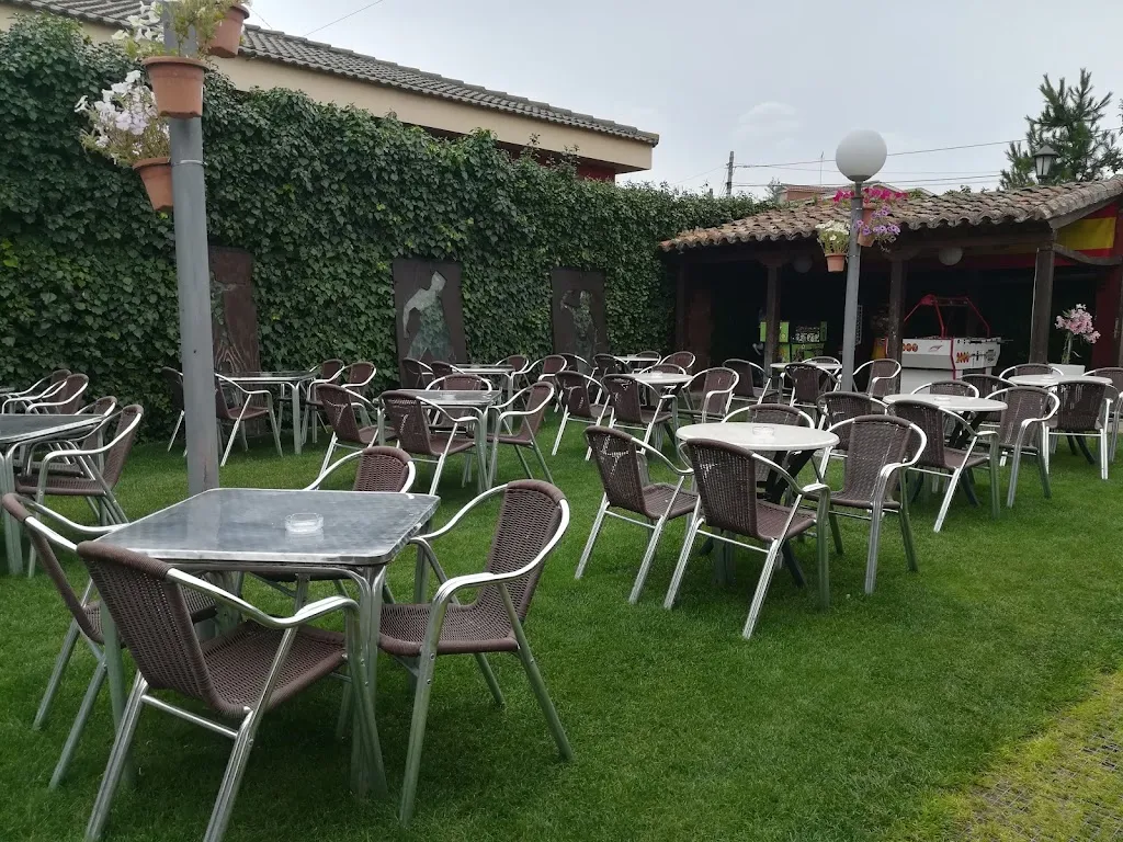 Terraza Los Guindales restaurant in Santovenia