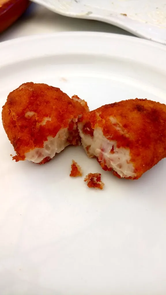 Jose Luis Cobo Beltrán_Café-Bar Burguer Maverick_Santovenia_review