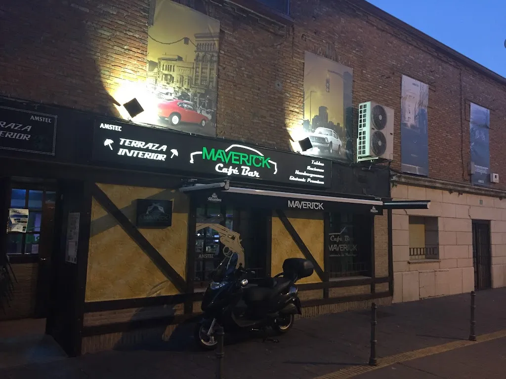 Café-Bar Burguer Maverick_Santovenia_slider_image_1