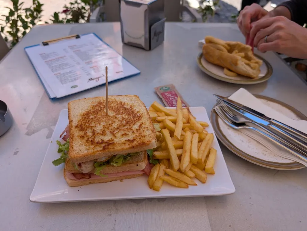 K. McKenzie_Cafetería Magerit_Torre del Valle La_recensione