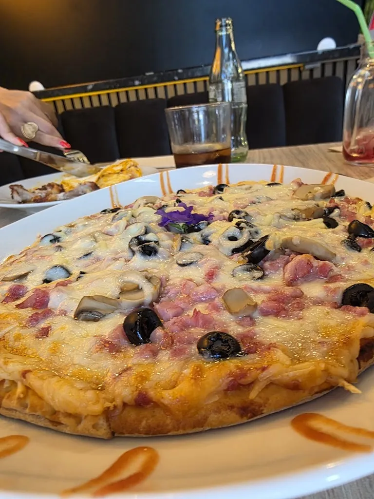 Jessi Swan_Candela Resto Bar_Uña de Quintana_review