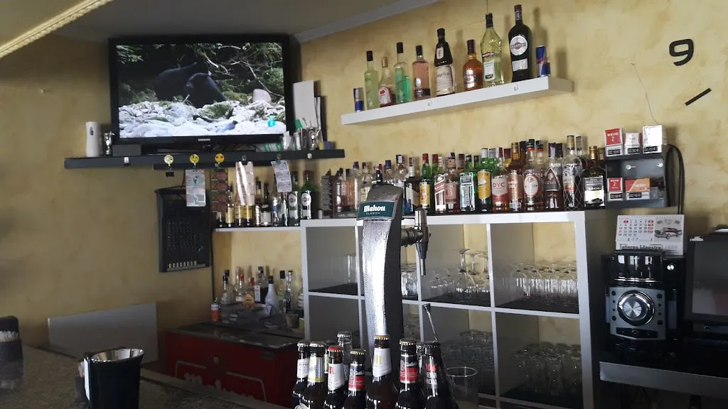 Café-Bar Las Eras restaurant in Valcabado