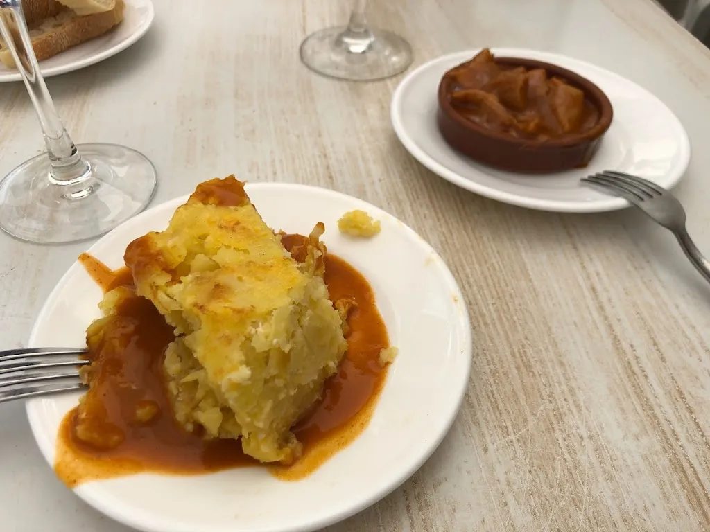 Kathryn Hall_Chillón_Valcabado_review