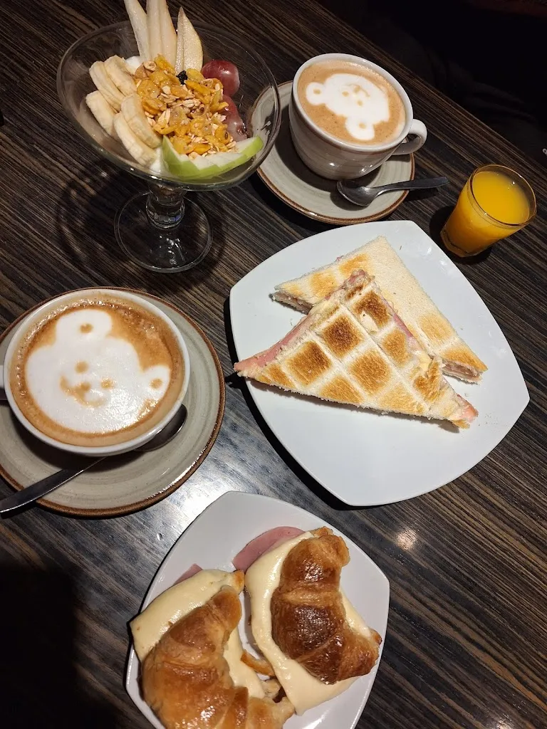 Anabella Papaleo_Chó_San Justo_review