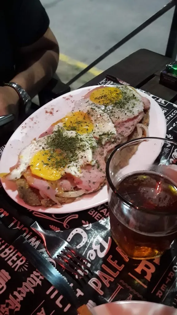 Stefy LaFleur_Juanita resto bar_San Justo_review