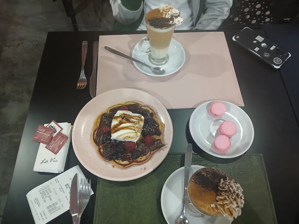 Jesica Orozco_La Vie_San Justo_review