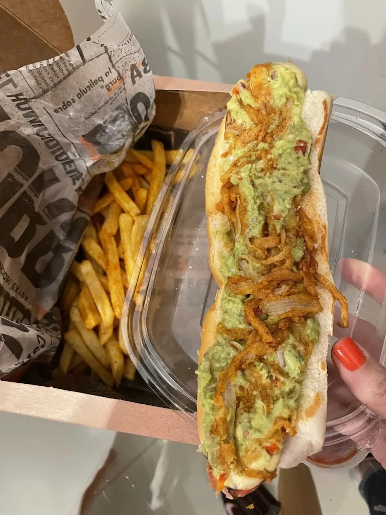 Dámaris Pontieri_CANNIBALE Burger_San Justo_review