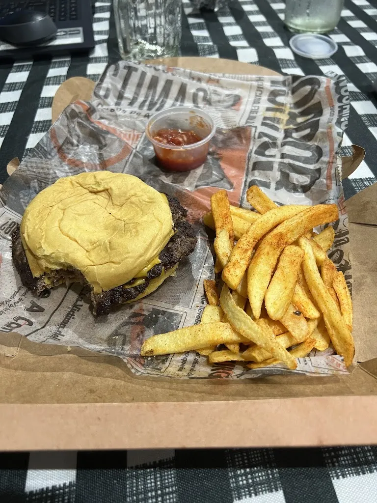 Viki delmar_CANNIBALE Burger_San Justo_review