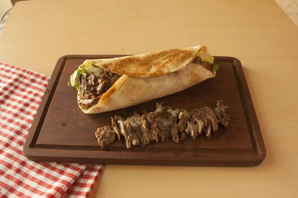 Casa De Shawarma restaurant in San Justo