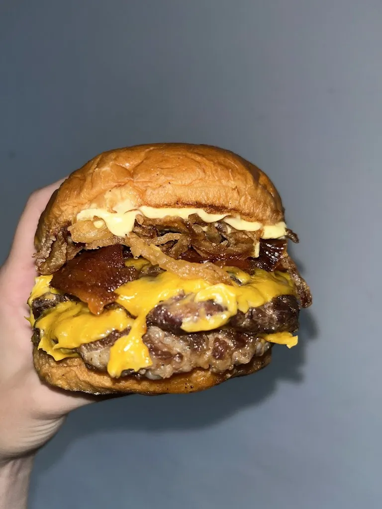 Alan Bracco_Dharma Burgers_San Justo_recensione