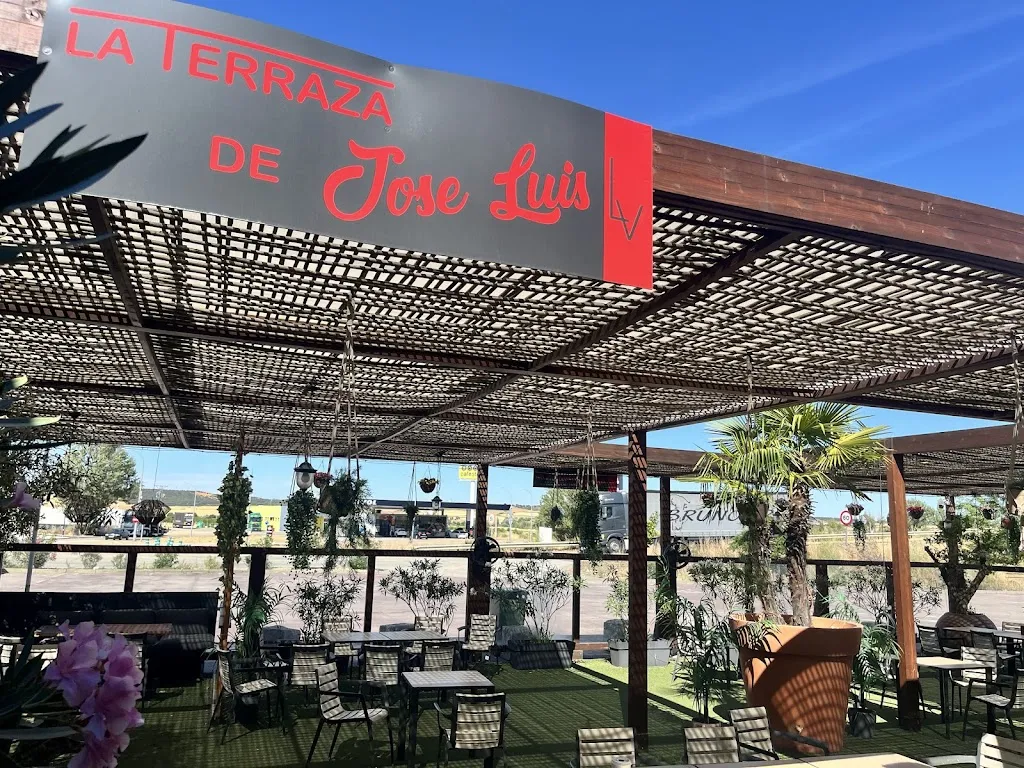 Maica Solera_La terraza de Jose Luis_Villageriz_review