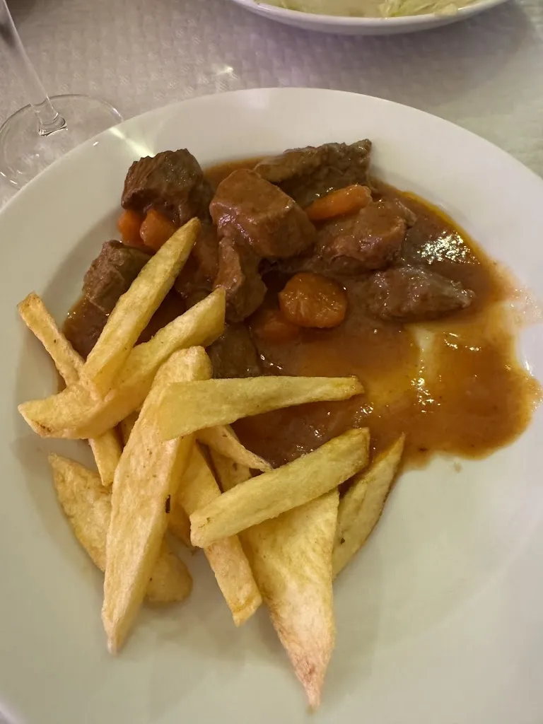 Pedro Rodriguez Weil_Abeto Rojo Bar-Restaurant_Villalpando_review