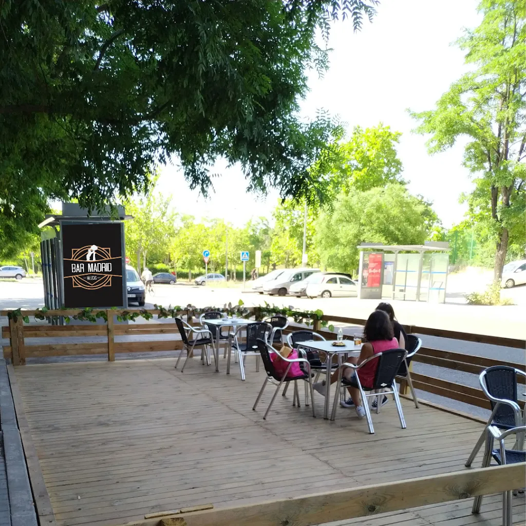 Bar Madrid restaurant in Villalobos