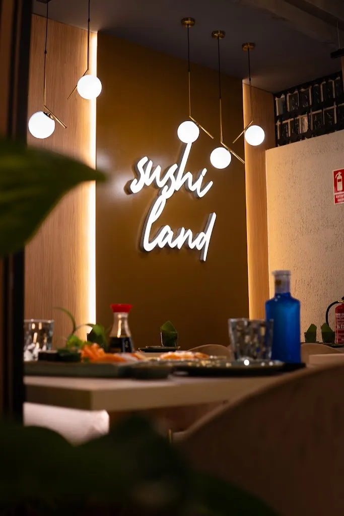 Sushi Land restaurant in Villalobos
