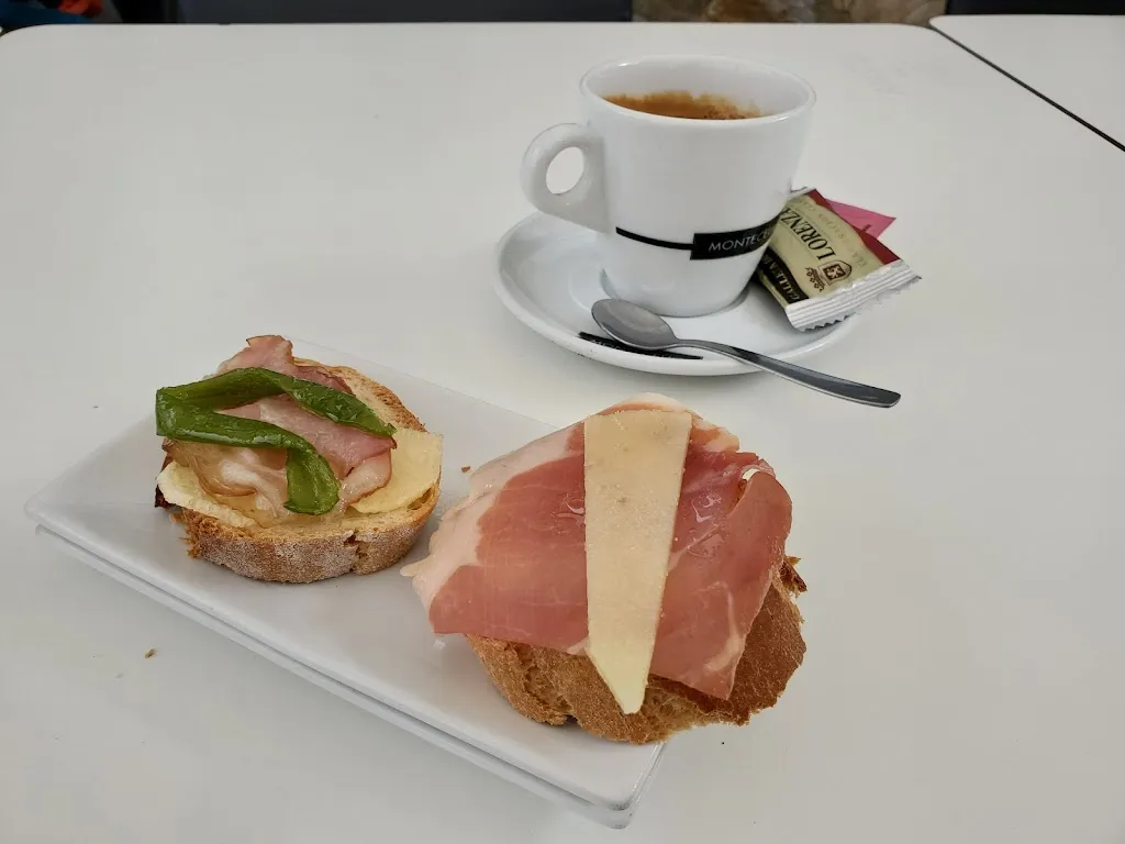 Menu_Bar La Plaza_Villanueva de las Peras_image_1