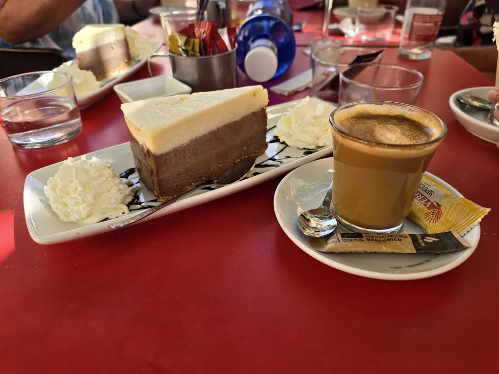 Wout “BigBucks” Bucker_La Bomba Cafe & Tapas_Vélez-Blanco_review