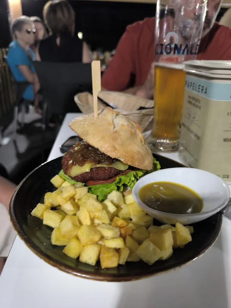 Aroa Puerto_EL REFUGIO ® Bar Villardeciervos_Villardeciervos_review