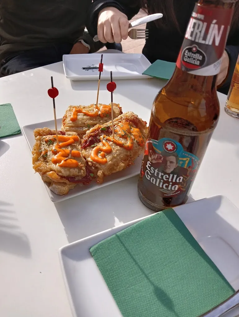 Paula R_Bar Mailu_Alegría-Dulantzi_review