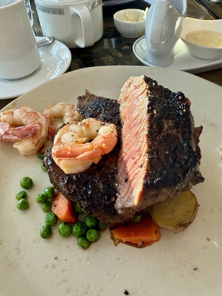 Lucy L_Longview Steakhouse_Albeta_review
