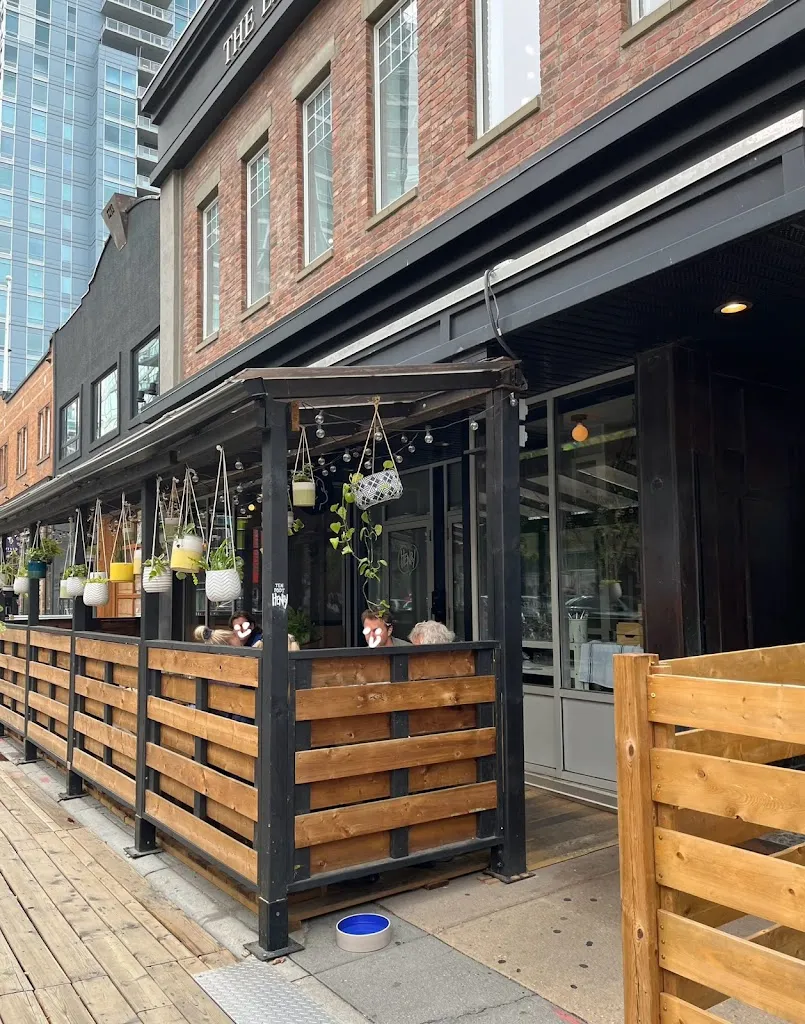 Ten Foot Henry restaurant in Albeta