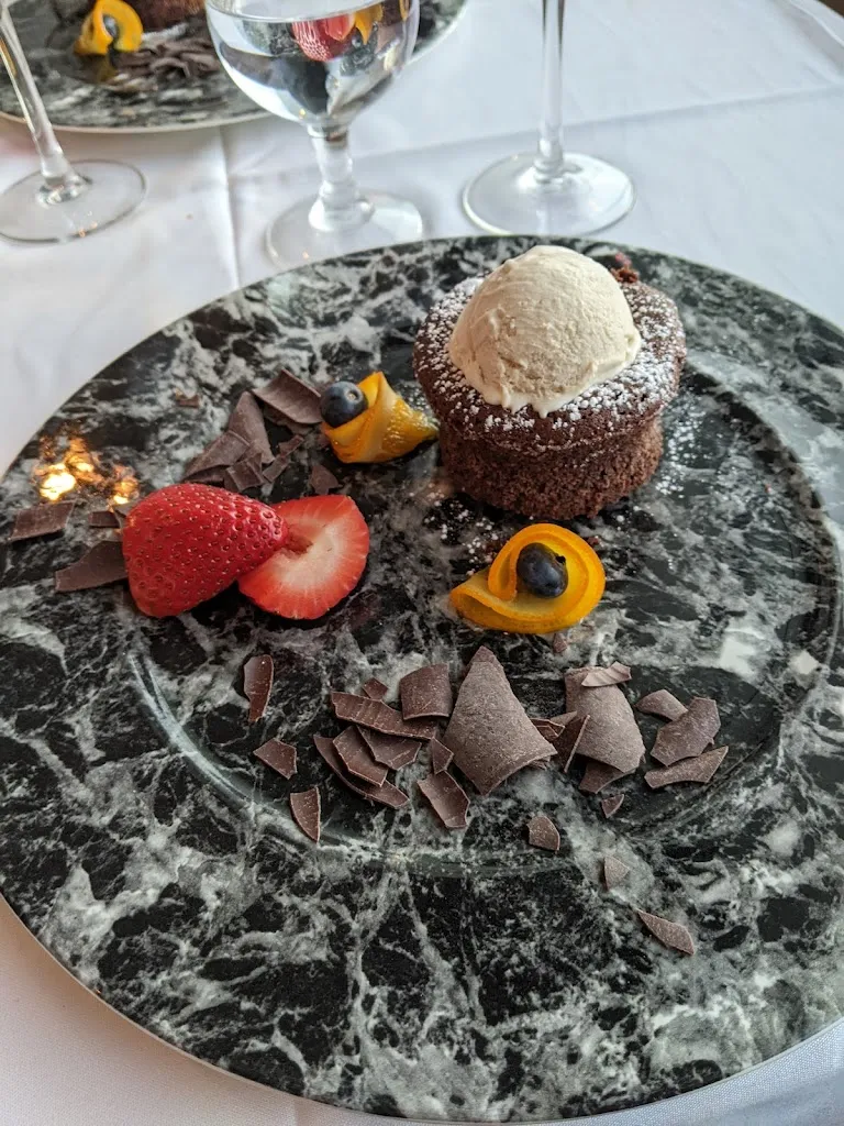 Menu_La Ronde Revolving Restaurant_Albeta_immagine_9