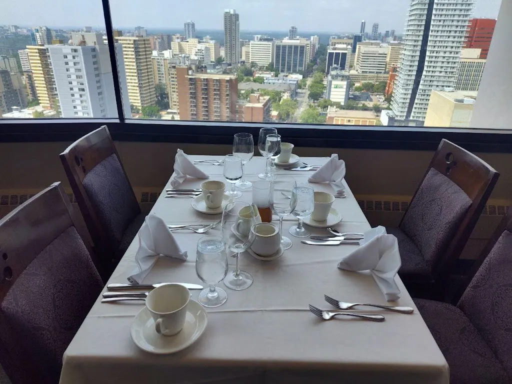 Massoud Shafieifar_La Ronde Revolving Restaurant_Albeta_recensione