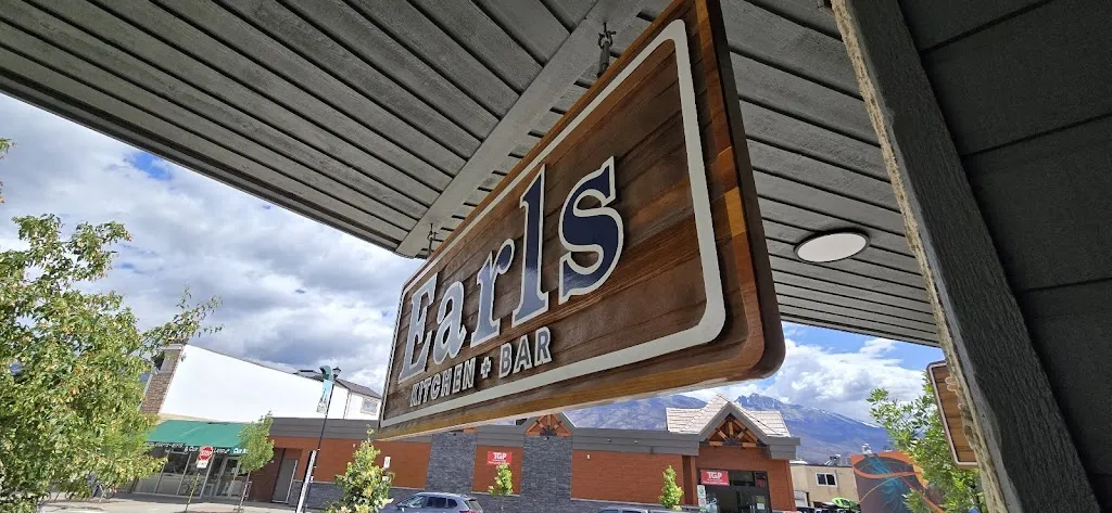 Robert LeBlanc_Earls Kitchen + Bar_Albeta_recensione