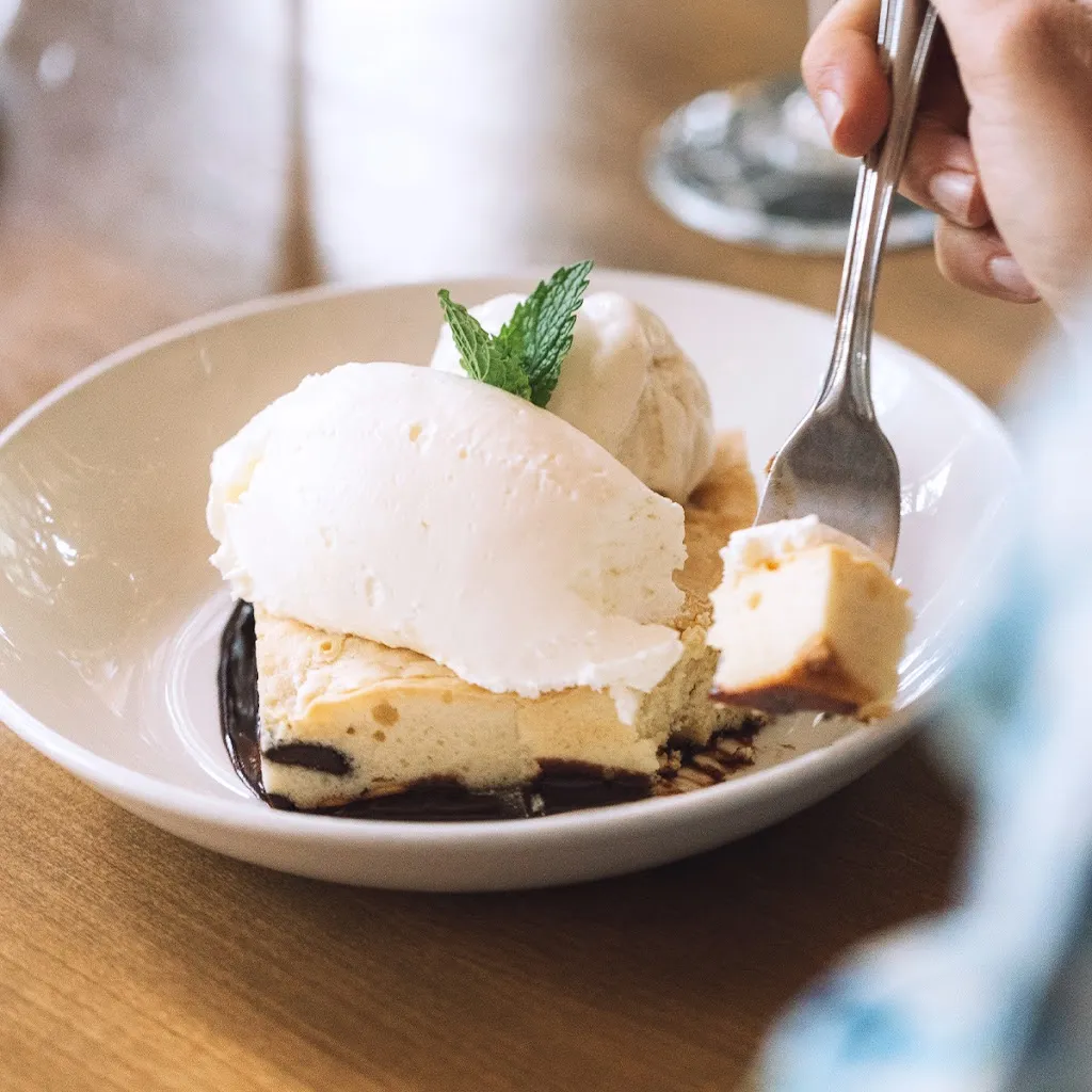 Moxies Lethbridge Restaurant_Albeta_slider_image_3