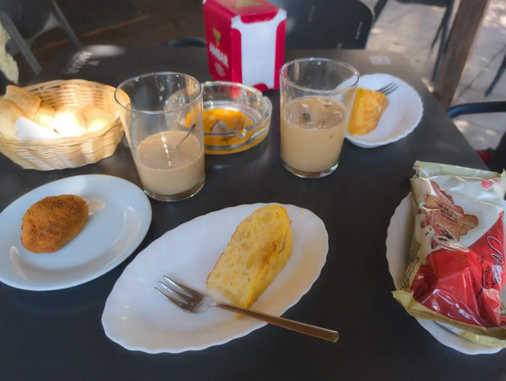 Batide Machado Santiago_BAR JESUS OBRERO_Almochuel_review