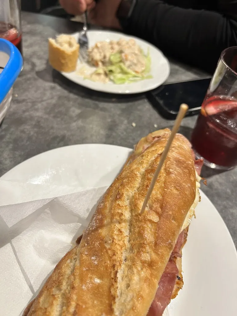 NICOLE SANCHEZ_Stop_Alhama de Aragón_review