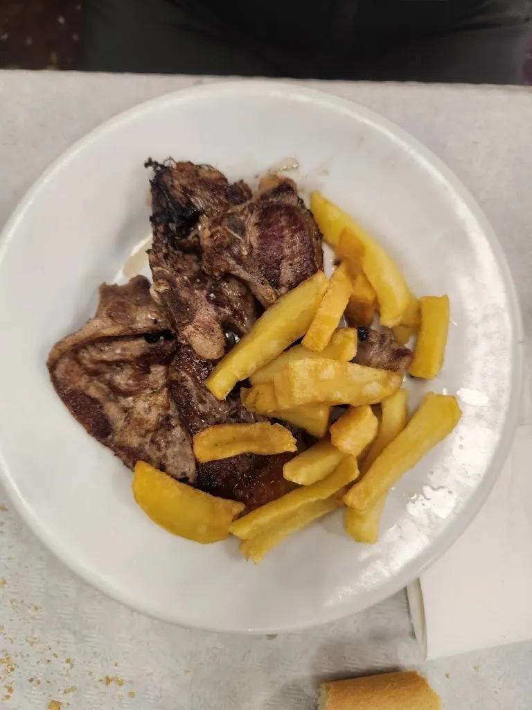 Hostal Restaurante Casa Paco_Alfajarín_slider_image_3