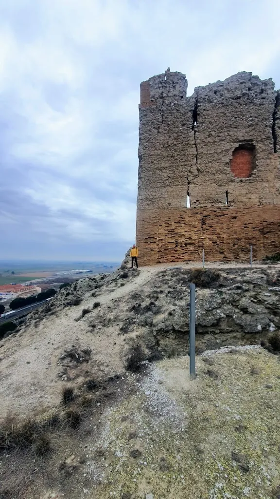 Artur Gołda_Castillo de Alfajarín_Alfajarín_recensione