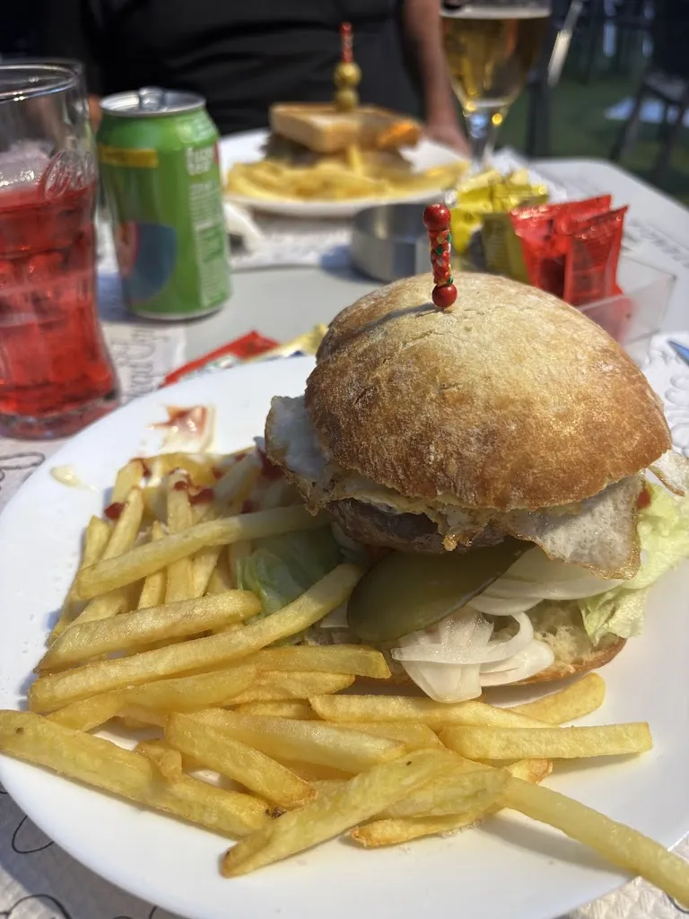 Camila_Bar Terraza LAS PISCINAS_Alfajarín_review