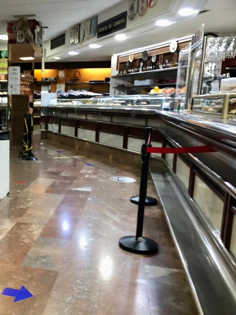 Coronel del batan_Estación de servicio Área 117 Alfajarin_Alfajarín_review