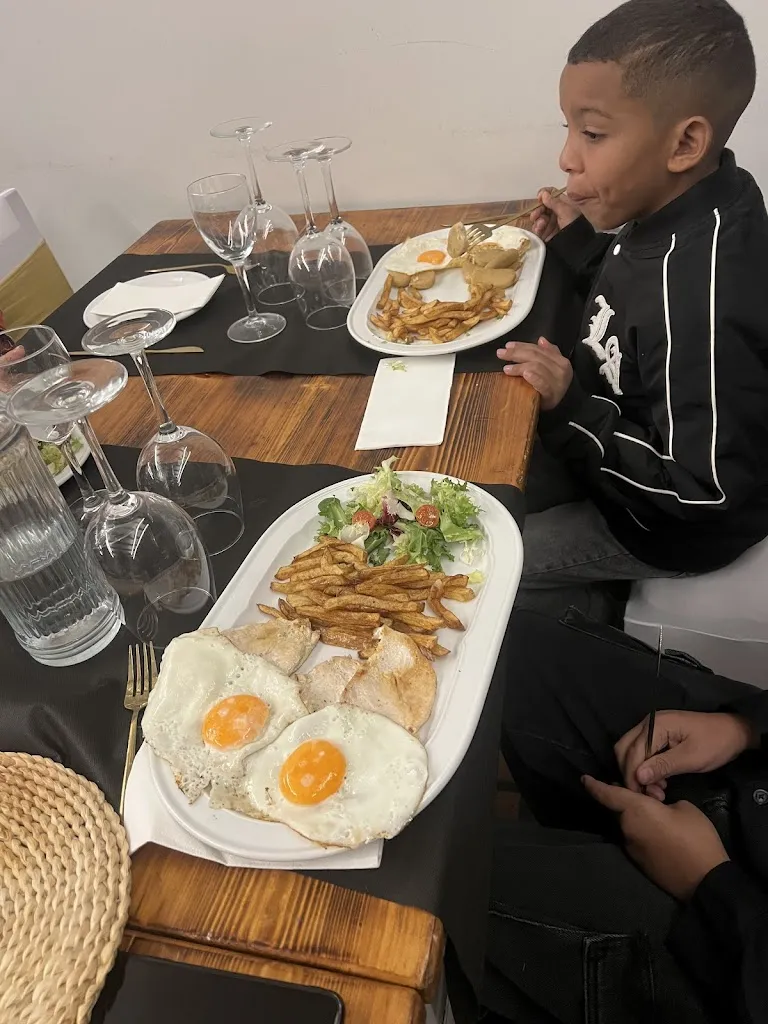 Mayra Hurtado_Bar Celestino_Almonacid de la Sierra_review