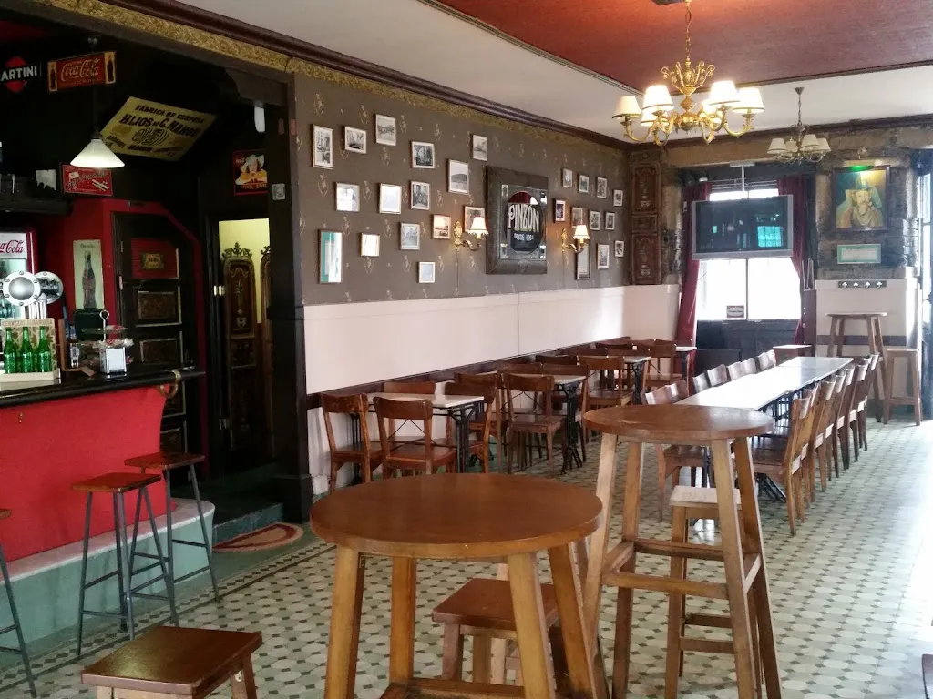 Gran Cafe Bar Pinzón restaurant in Cedeira