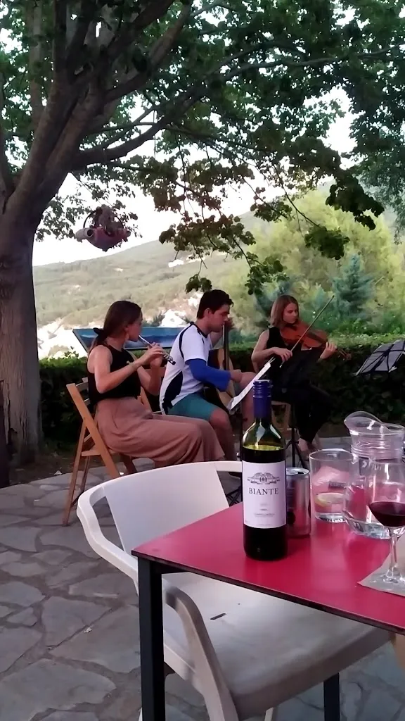 Albergue Restaurante de Artieda ristorante a Artieda