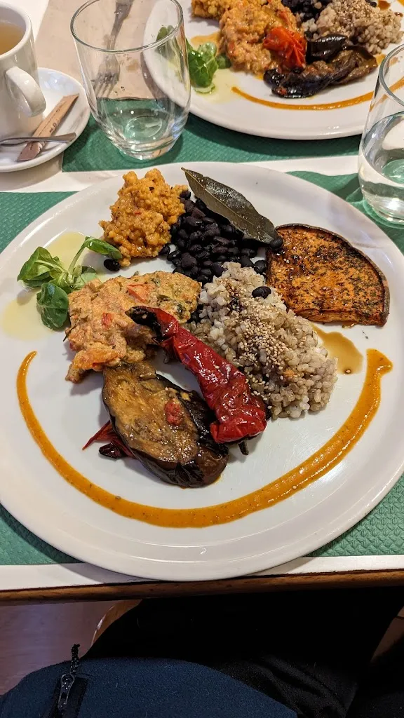 Dayce Terry_La Biotika_Biota_review